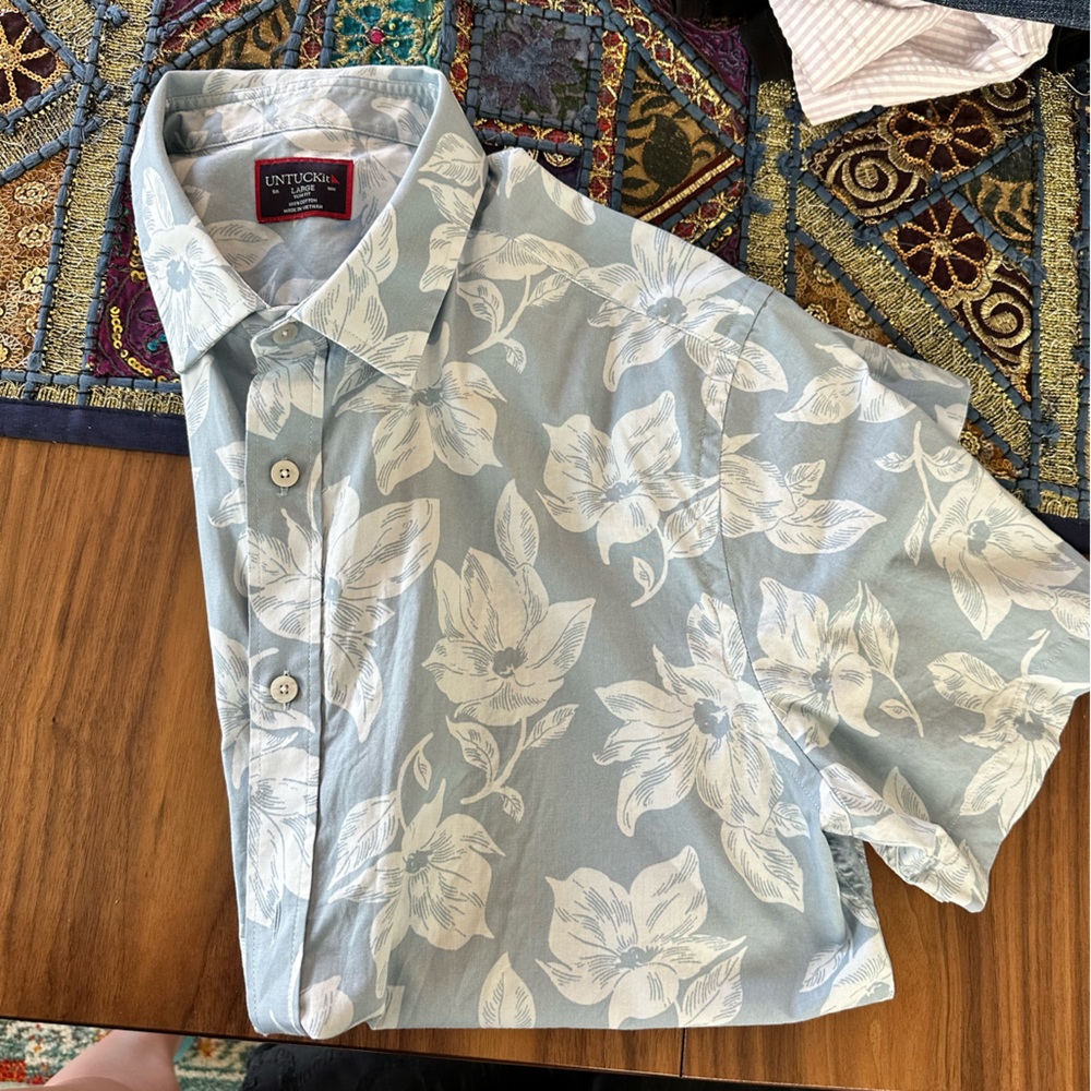 Untuckit shirt, blue flower print, barely worn.